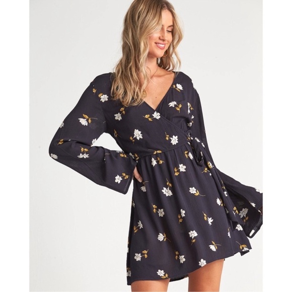 Billabong Black Floral Long Sleeve Wrap Mini Dress – Size Small - Picture 1 of 5